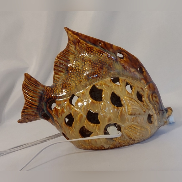 Beautiful Ceramic Tropical Fish Table Lamp EUC - Picture 2 of 9